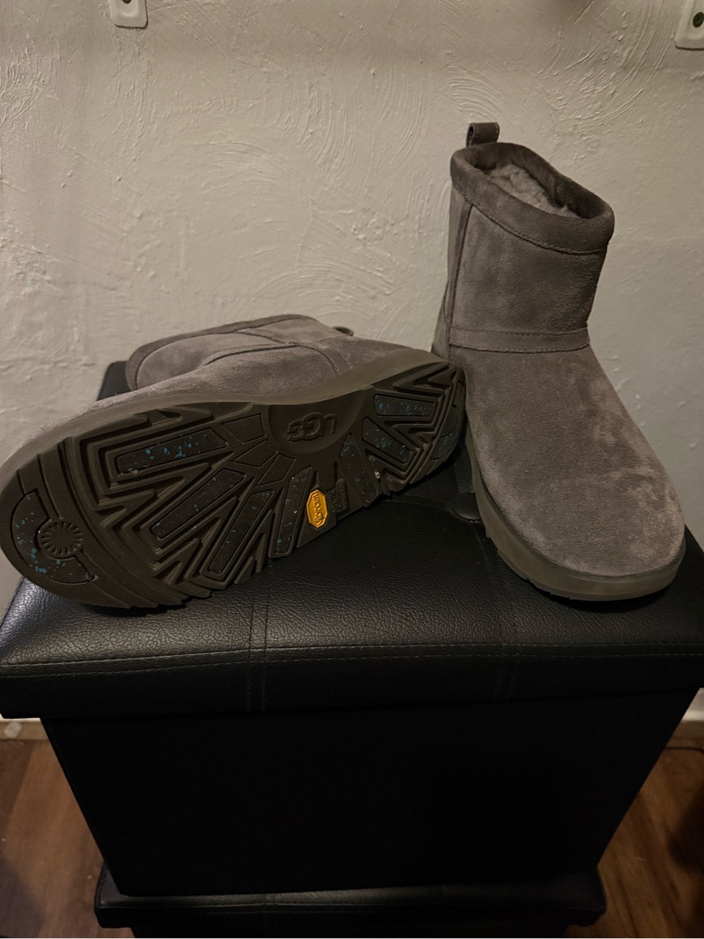UGG women’s waterproof Short Suede Shearling Boots - Gray